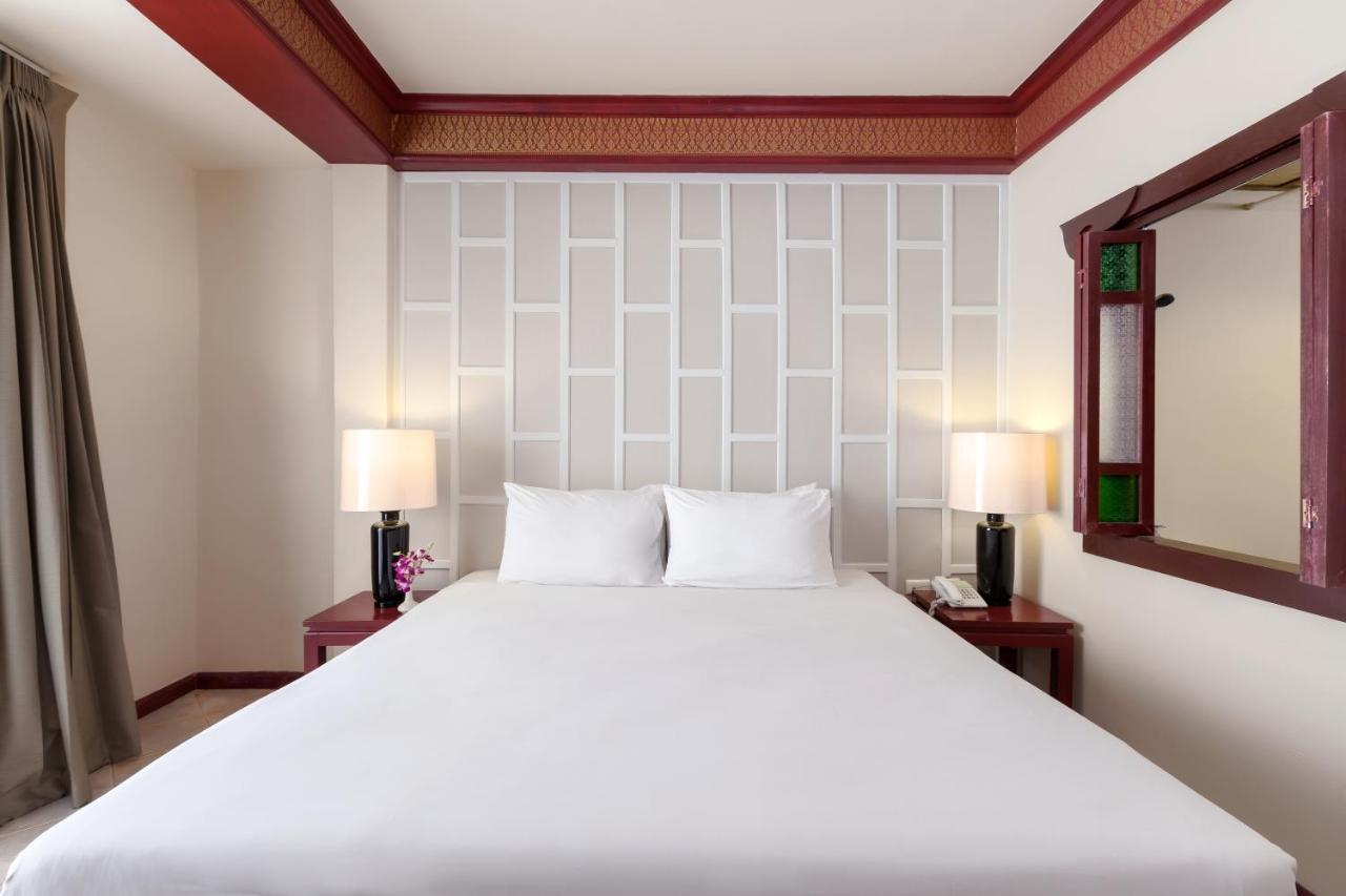 The Top Patong Resort Bagian luar foto