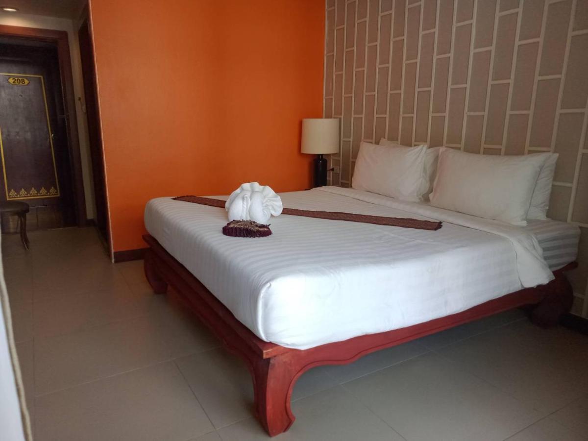 The Top Patong Resort Bagian luar foto